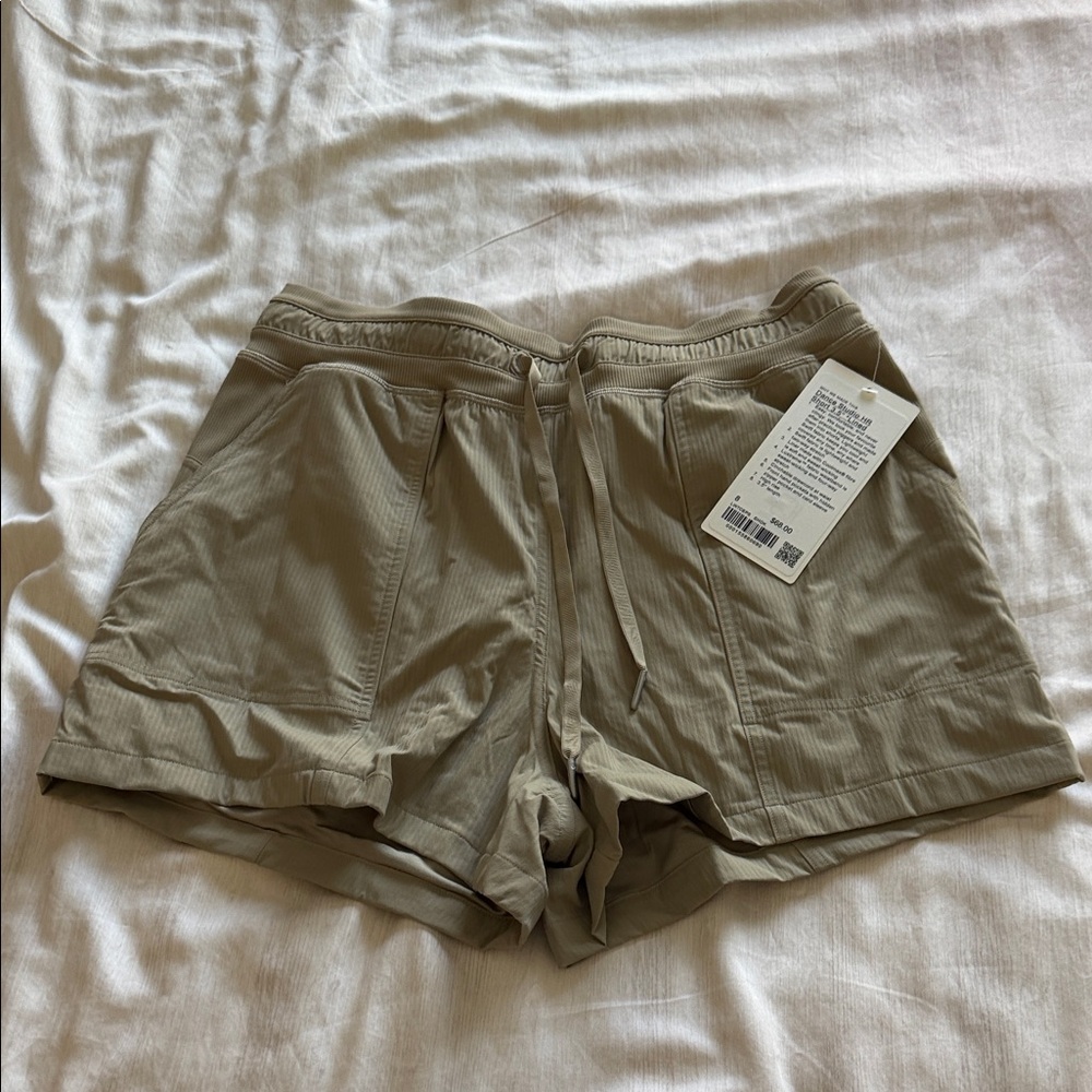 Lululemon Dance Studio HR short 3.5” lined